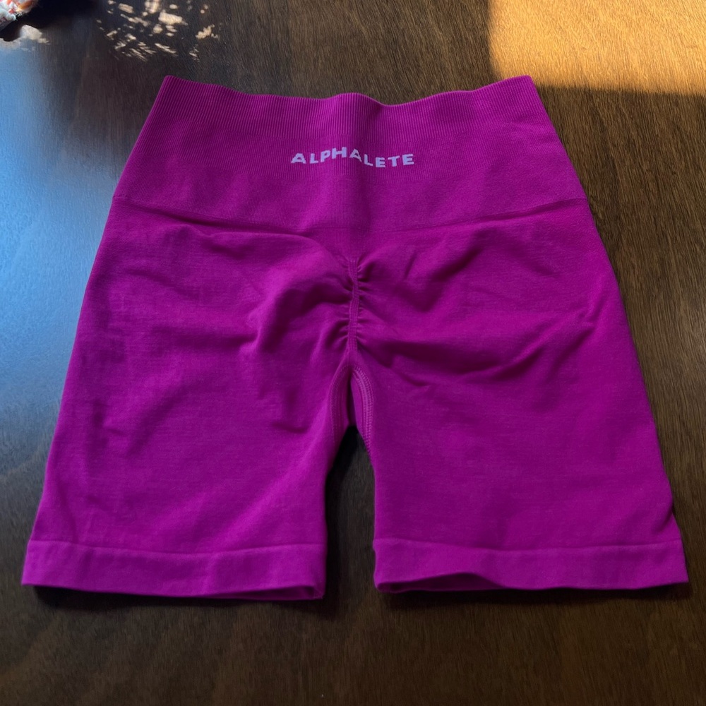 Alphalete Fuchsia Amplify Shorts 4.5 XS
